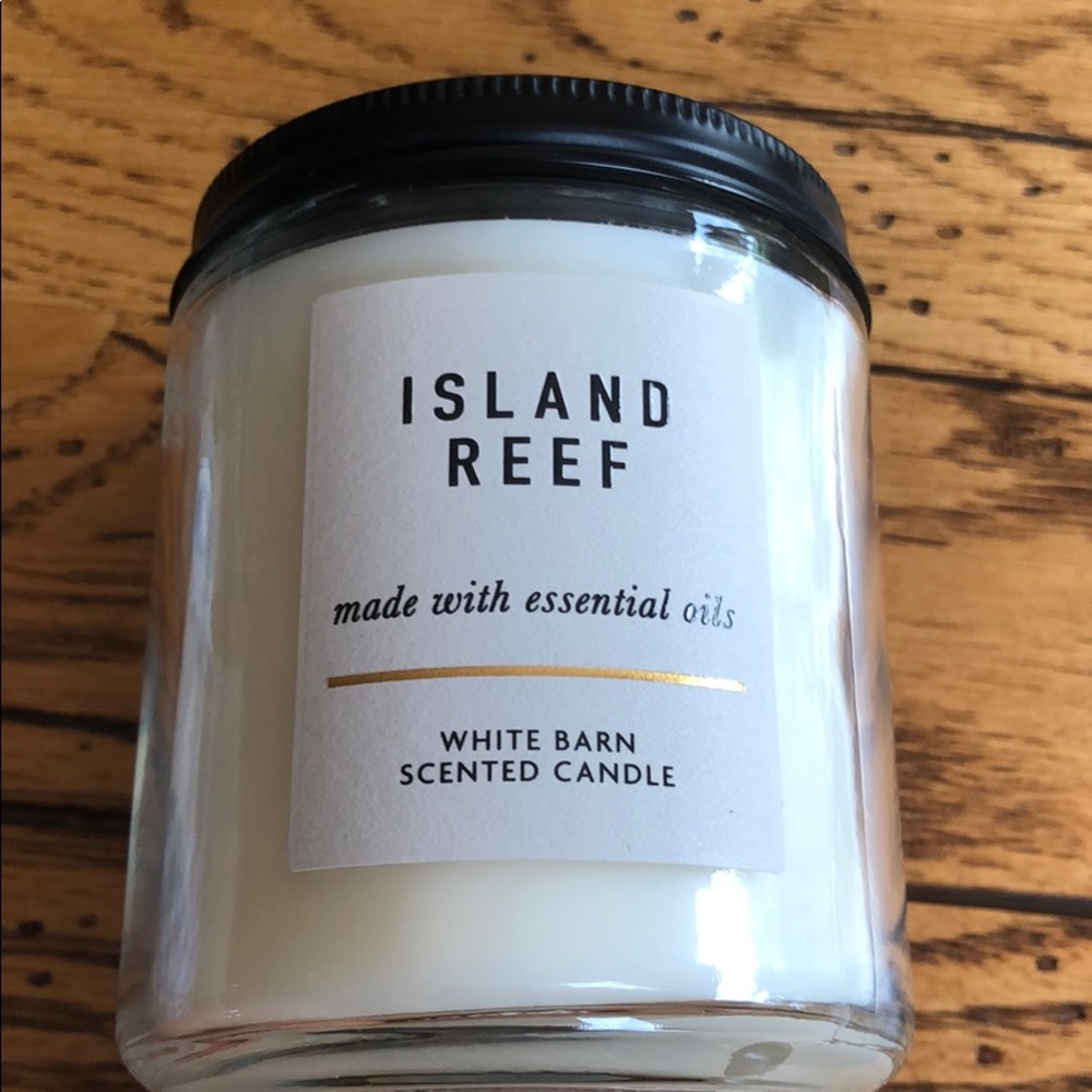 Island Reef White Barn candle